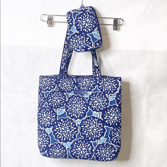 VERA BRADLEY RETIRED Petal Splash Blue and White Tote and Zip Pouch Bundle - Picture 4 of 7